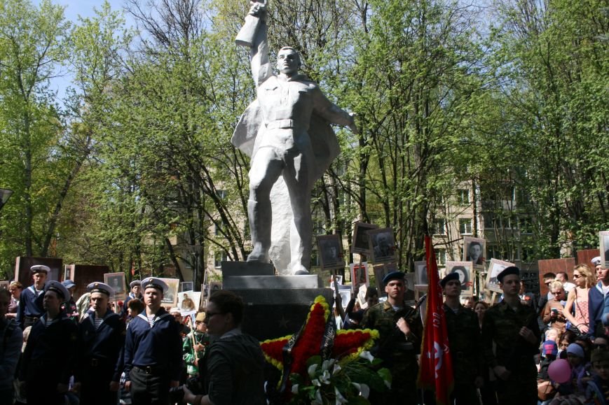 В Троицке прошел митинг, шествие и возложение цветов к мем..., фото-5 В Троицке прошел митинг, шествие и возложение цветов к мемориалу в честь Дня Победы (ФОТО), фото-5