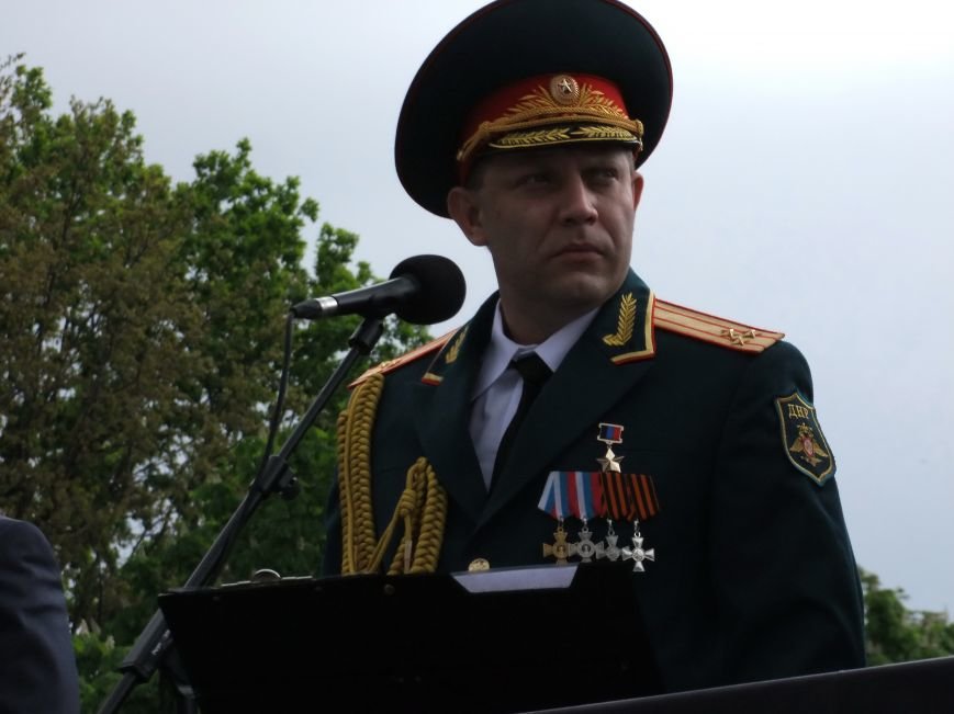 За парадом незаконных вооруженных формирований в Донецке наблюдали представители ОБСЕ (ФОТО, ВИДЕО) (фото) - фото 5 За парадом незаконных вооруженных формирований в Донецке наблюдали представители ОБСЕ (ФОТО, ВИДЕО) (фото) - фото 5