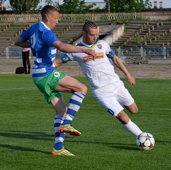 «Кристал» поступився лідеру 4 «Кристал» поступився лідеру 4