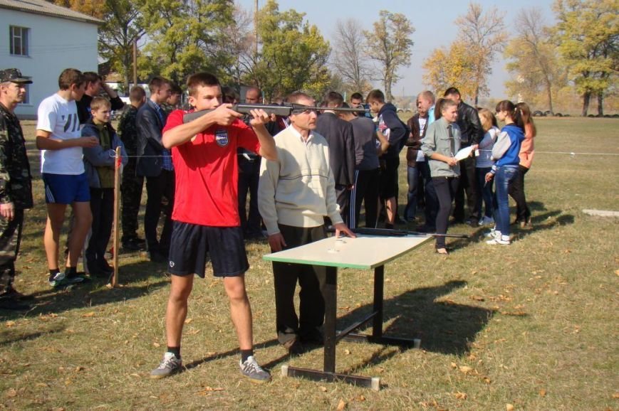 Змагання зі стрільби, 2014 рік, Кобеляцький район (фото – exo.in.ua... Змагання зі стрільби, 2014 рік, Кобеляцький район (фото – exo.in.ua)