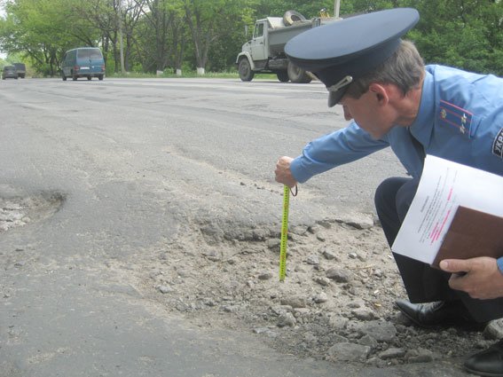 Ями на полтавських дорогах - одна з головних причин ДТП в області (... Ями на полтавських дорогах - одна з головних причин ДТП в області (фото) - фото 1