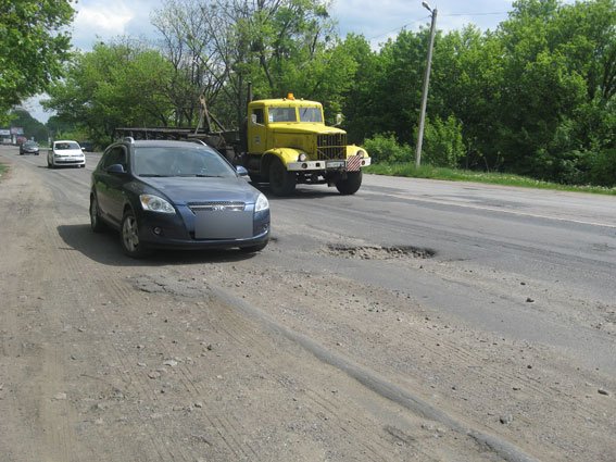 Ями на полтавських дорогах - одна з головних причин ДТП в області (... Ями на полтавських дорогах - одна з головних причин ДТП в області (фото) - фото 2