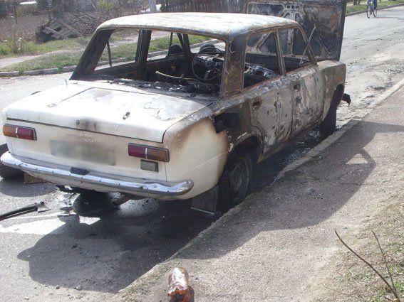 Угнать и сжечь. Так развлекается молодежь в Черниговской области (ф... Угнать и сжечь. Так развлекается молодежь в Черниговской области (фото) - фото 2