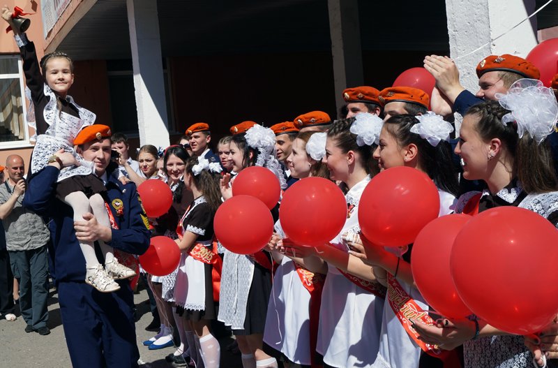 В Белгородских школах прозвенел последний звонок (фото) - фото 1