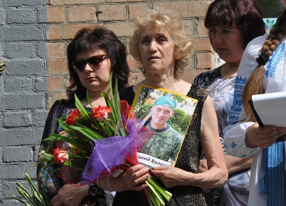 У Полтаві відкрили меморіальну дошку загиблому в зоні АТО правоохоронцю (фото) - фото 1 У Полтаві відкрили меморіальну дошку загиблому в зоні АТО правоохоронцю (фото) - фото 1