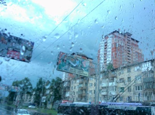 В Донецке дождь парализовал движение общественного транспорта (ФОТО) (фото) - фото 3 В Донецке дождь парализовал движение общественного транспорта (ФОТО) (фото) - фото 3