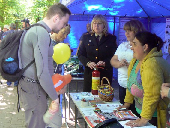 Діти спробували себе у ролі рятувальників (ФОТО) (фото) - фото 1 Діти спробували себе у ролі рятувальників (ФОТО) (фото) - фото 1
