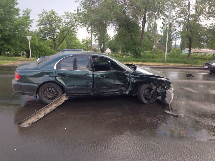 ДТП в Краматосрке: на ул. Орджоникидзе не разъехались две легковушк... ДТП в Краматосрке: на ул. Орджоникидзе не разъехались две легковушки (фото) - фото 1