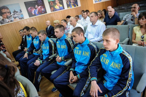 В Минестерстве молодежи и спорта наградили юнного чемпиона Европы п... В Минестерстве молодежи и спорта наградили юнного чемпиона Европы по боксу из Красноармейска (фото) - фото 3