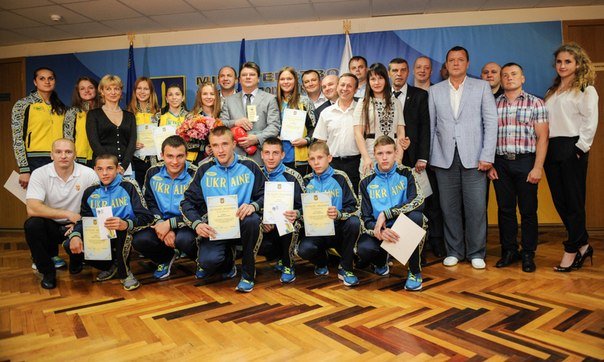 В Минестерстве молодежи и спорта наградили юнного чемпиона Европы п... В Минестерстве молодежи и спорта наградили юнного чемпиона Европы по боксу из Красноармейска (фото) - фото 4