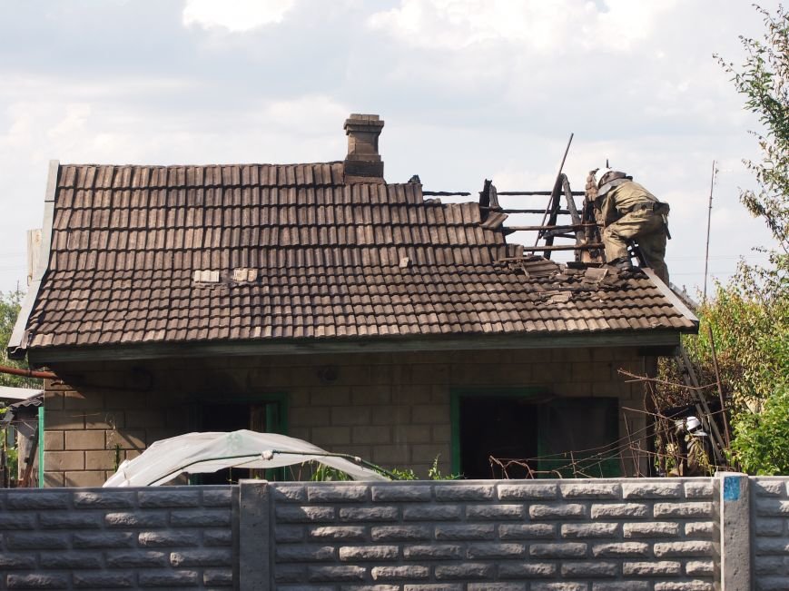 В Днепродзержинске во дворе частного дома случился пожар (фото) - ф... В Днепродзержинске во дворе частного дома случился пожар (фото) - фото 5
