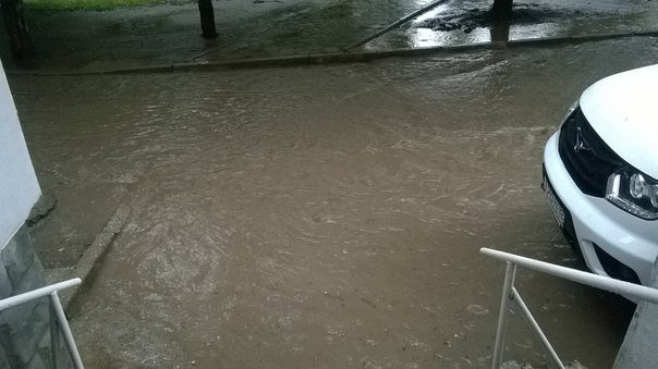 Симферополь третий день заливает дождями (ФОТО, ВИДЕО) (фото) - фот... Симферополь третий день заливает дождями (ФОТО, ВИДЕО) (фото) - фото 3