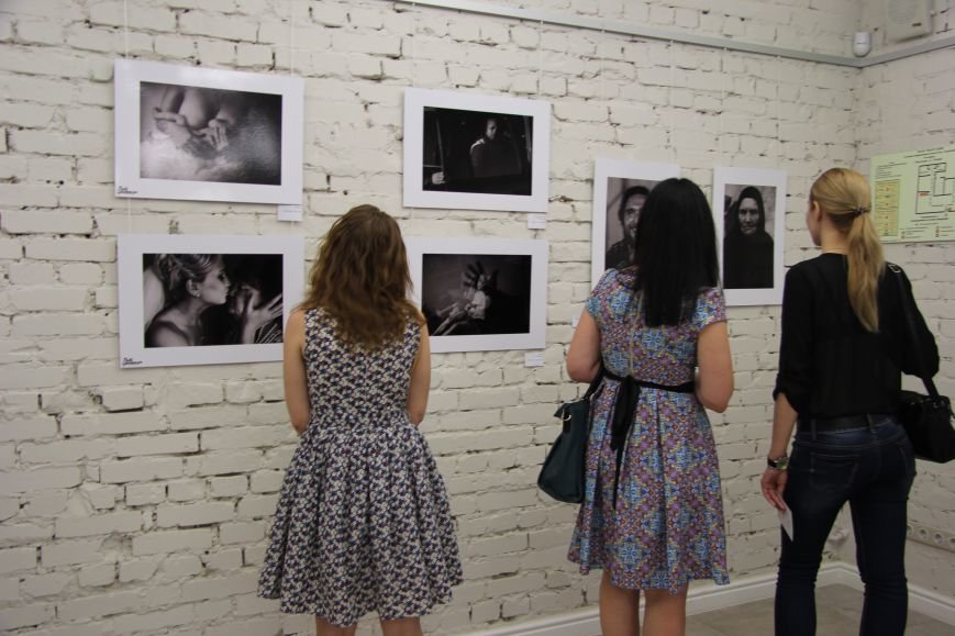 В Волгограде состоялось открытие эмоциональной фотовыставки «Быть человеком», фото-4
