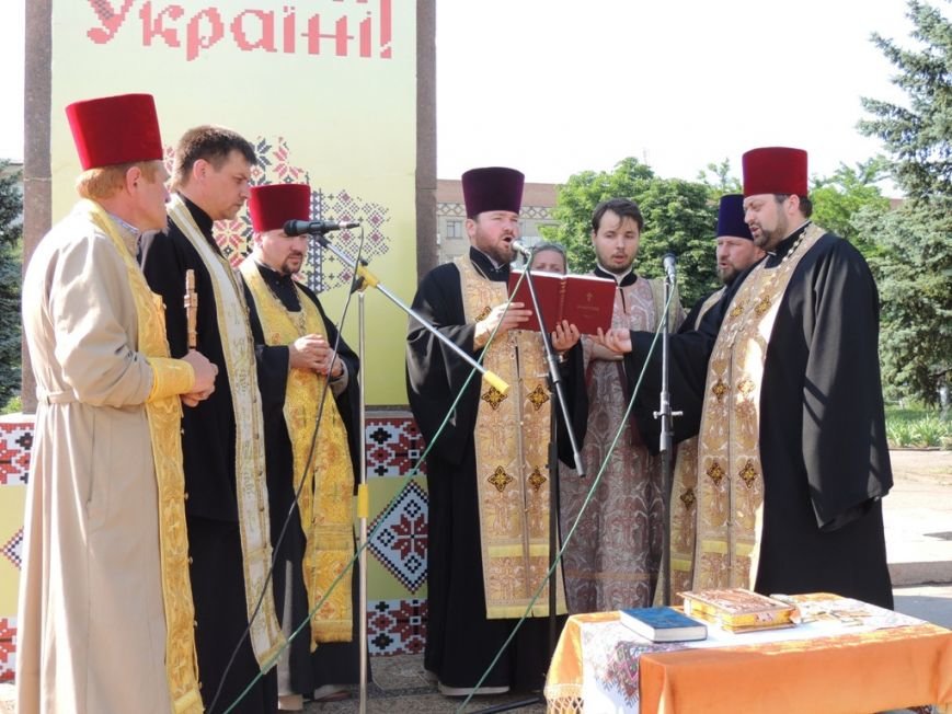 Николаевские священники прилетели в Снигиревку, чтобы помолиться за... Николаевские священники прилетели в Снигиревку, чтобы помолиться за мир в стране (ФОТО) (фото) - фото 1