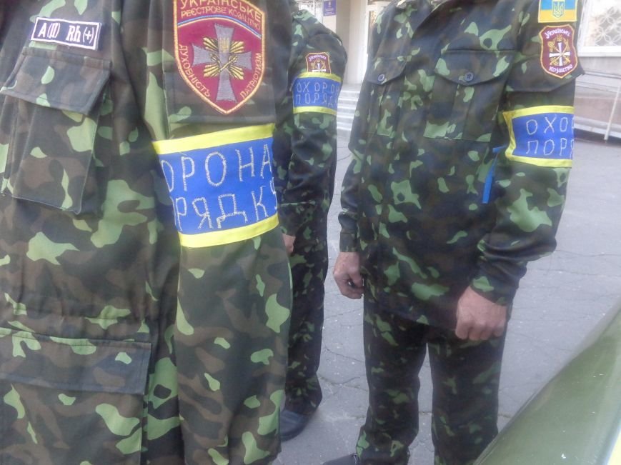 Традиционный инструктаж личного состава милиции на площади Шибанков... Традиционный инструктаж личного состава милиции на площади Шибанкова в Красноармейске (фото) - фото 1