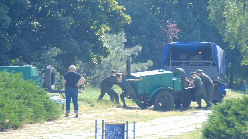 В Мариуполе строят трибуну для Авакова и Турчинова? (ФОТОФАКТ) (фото) - фото 1 В Мариуполе строят трибуну для Авакова и Турчинова? (ФОТОФАКТ) (фото) - фото 1