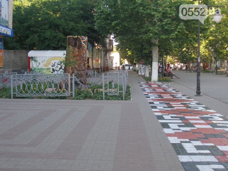 Ещё одна украинская вышиванка в Херсоне (фото) - фото 4 Ещё одна украинская вышиванка в Херсоне (фото) - фото 4