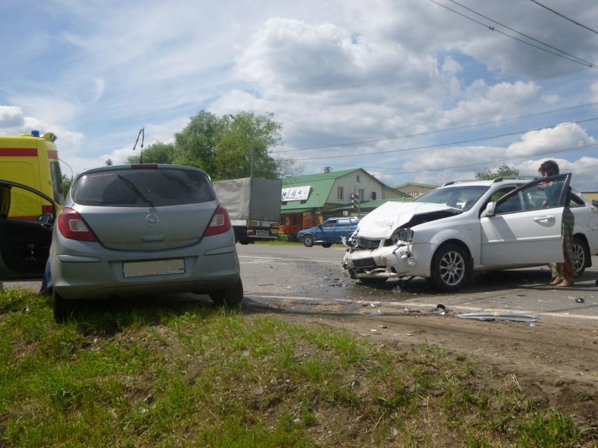 В Красной Пахре на 45- км Калужского шоссе произошло ДТП с пострада... В Красной Пахре на 45- км Калужского шоссе произошло ДТП с пострадавшими (фото) - фото 1