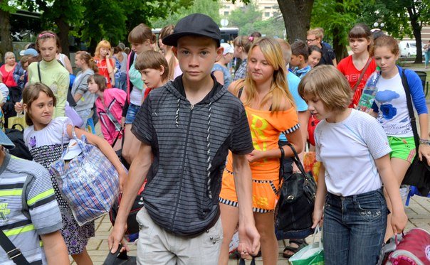 Сегодня 500 детей из ДНР отправились на отдых в Крым (ФОТО) (фото)... Сегодня 500 детей из ДНР отправились на отдых в Крым (ФОТО) (фото) - фото 3