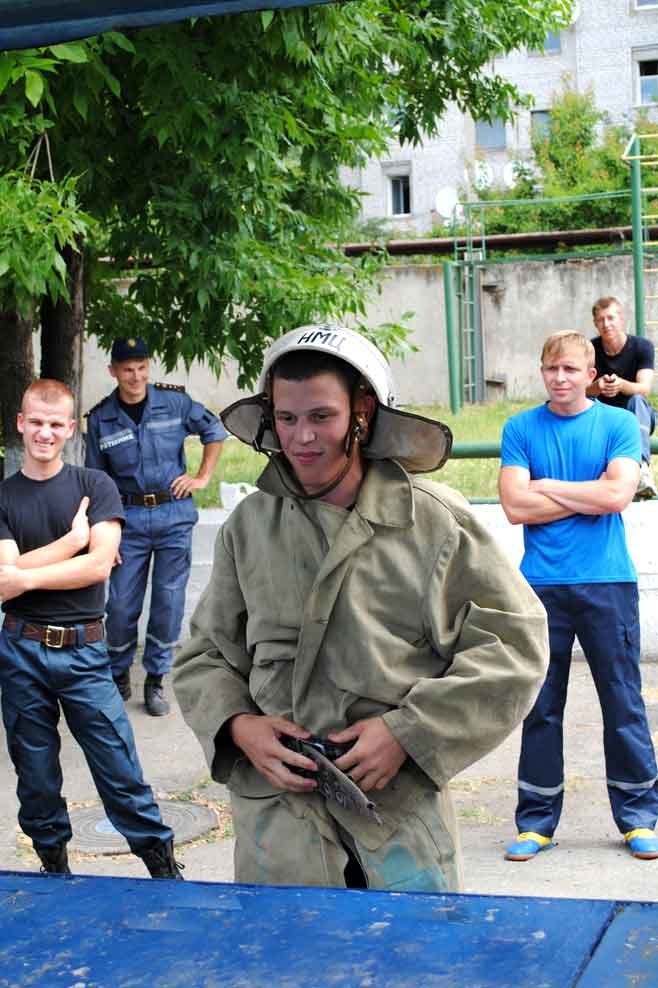 На Днепропетровщине начальники караулов соревновались за звание «Лу... На Днепропетровщине начальники караулов соревновались за звание «Лучший начальник караула» (ФОТО) (фото) - фото 1