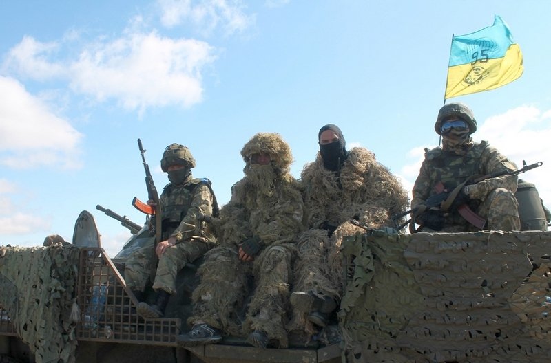 Под Николаевом снайпера-десантники показали, что они умеют воевать... Под Николаевом снайпера-десантники показали, что они умеют воевать (ФОТО) (фото) - фото 7