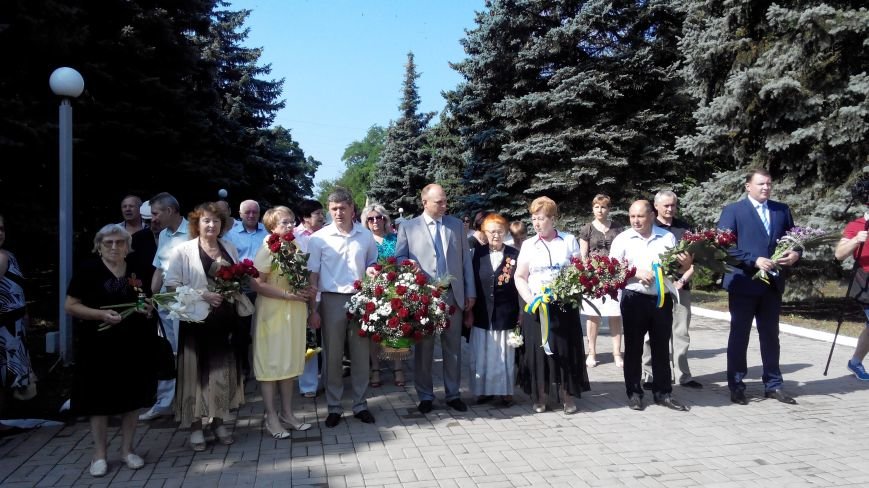 В Краматорске в День скорби у Вечного огня возложили цветы (ФОТО и... В Краматорске в День скорби у Вечного огня возложили цветы (ФОТО и ВИДЕО) (фото) - фото 3