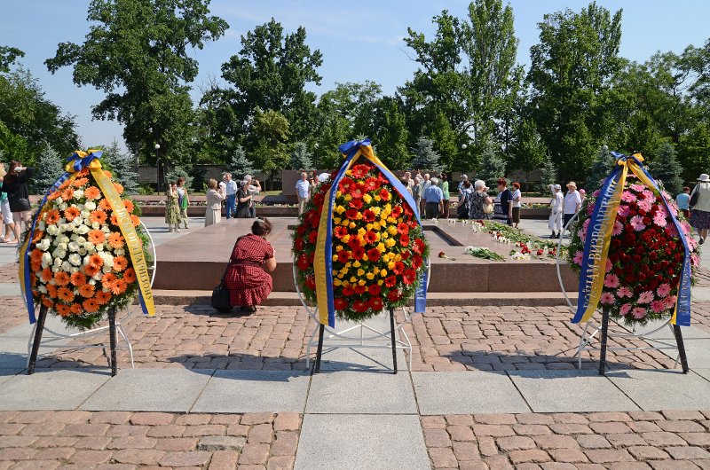 Николаевцы почтили память жертв войны (ФОТО+ВИДЕО), фото-16 Николаевцы почтили память жертв войны (ФОТО+ВИДЕО), фото-16