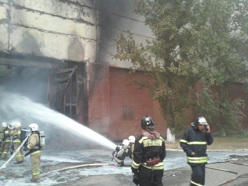 Восемь пожарных расчетов ликвидировали горение на заводе «Красный октябрь», фото-3