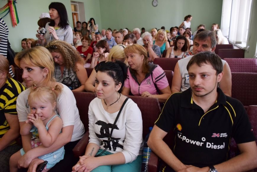 В Николаеве семьям вынужденных переселенцев передали аптечки и сладости (ФОТО) (фото) - фото 1 В Николаеве семьям вынужденных переселенцев передали аптечки и сладости (ФОТО) (фото) - фото 1
