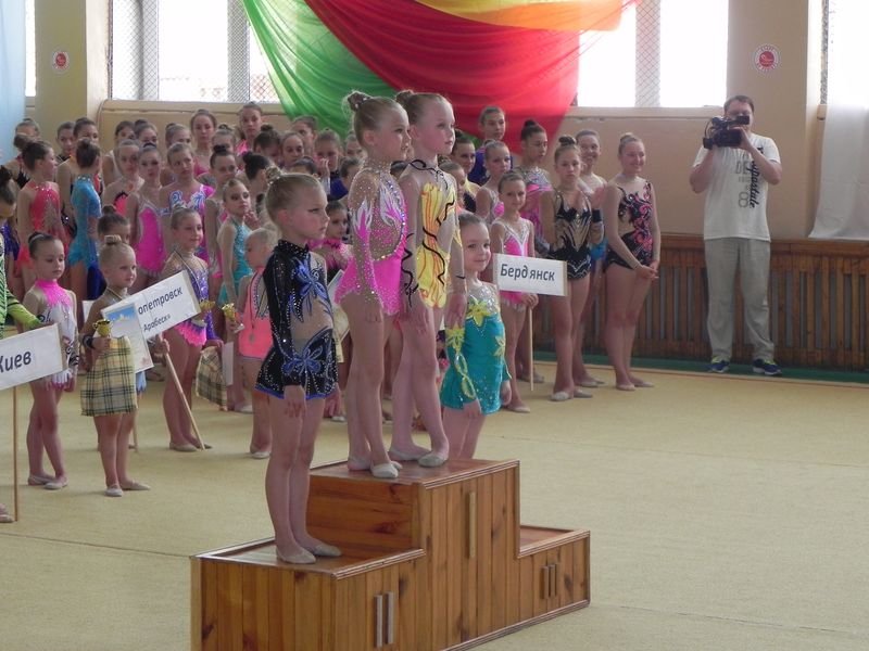 Юные криворожанки приняли участие во Всеукраинском турнире по художественной гимнастике «Азовские чайки» (ФОТО, ВИДЕО) (фото) - фото 1