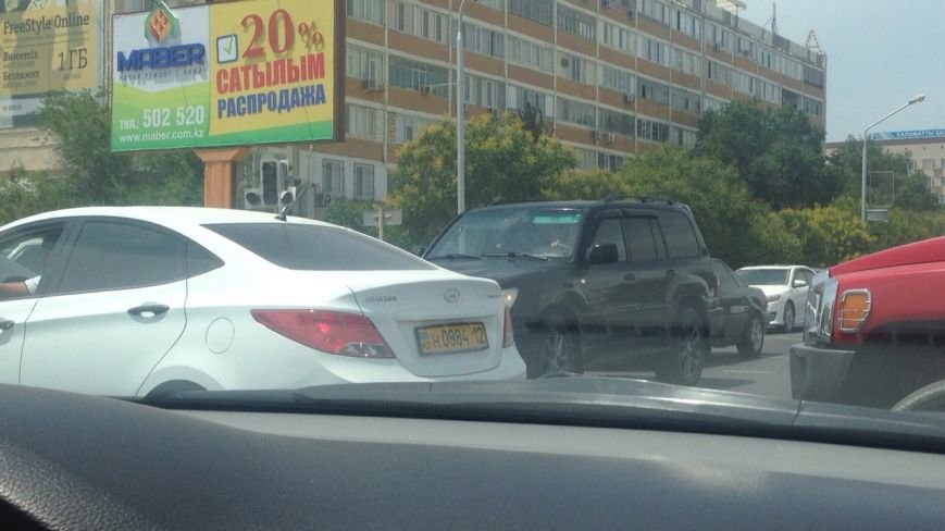 Отключен светофор на центральном перекрёстке в Актау, фото-2 Отключен светофор на центральном перекрёстке в Актау, фото-2