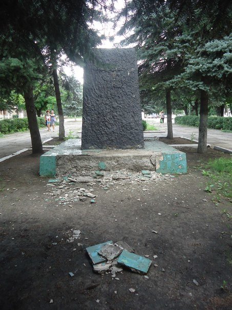Декоммунизация или хулиганство? В городах Родинское и Белицкое снес... Декоммунизация или хулиганство? В городах Родинское и Белицкое снесли памятники Ленину (фото) - фото 3