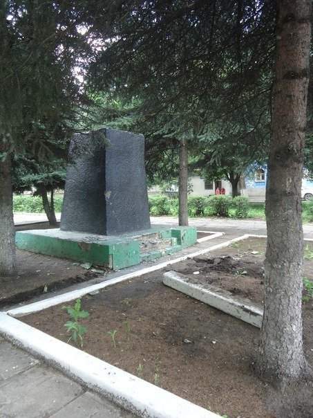Декоммунизация или хулиганство? В городах Родинское и Белицкое снес... Декоммунизация или хулиганство? В городах Родинское и Белицкое снесли памятники Ленину (фото) - фото 1