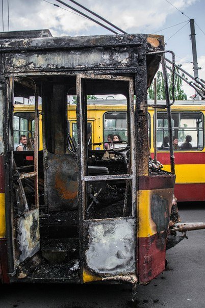Як виглядає тролейбус, який курсує за маршрутом №2, після пожежі (ФОТО) (фото) - фото 1