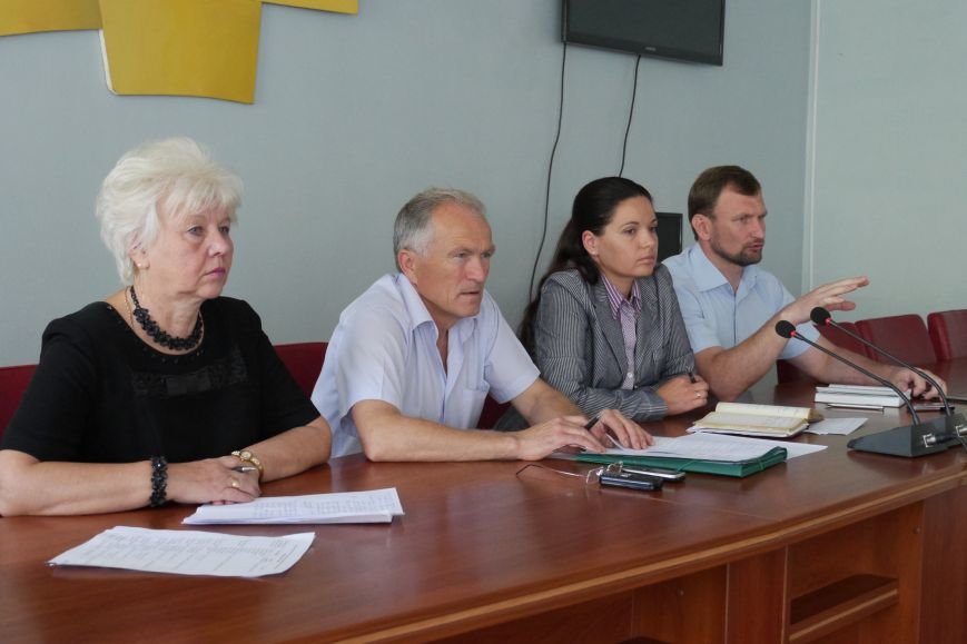 Проблему піщаних кар’єрів на Волині вирішуватимуть спільно: громадськими активістами, владою та бізнесом (фото) - фото 1 Проблему піщаних кар’єрів на Волині вирішуватимуть спільно: громадськими активістами, владою та бізнесом (фото) - фото 1