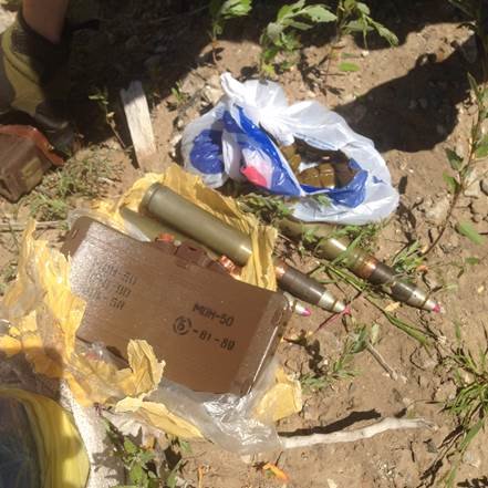 Співробітники СБУ на трасі Житомир-Чернівці затримали автом..., фото-1 Співробітники СБУ на трасі Житомир-Чернівці затримали автомобіль зі зброєю із зони АТО, фото-1