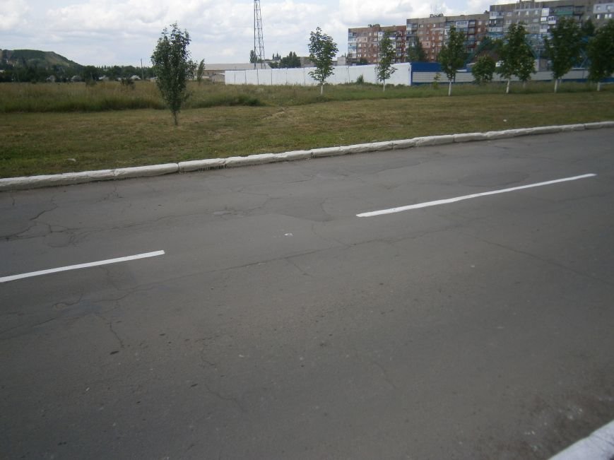 В Димитрове приступили к нанесению дорожной разметки (ФОТО) (фото)... В Димитрове приступили к нанесению дорожной разметки (ФОТО) (фото) - фото 2