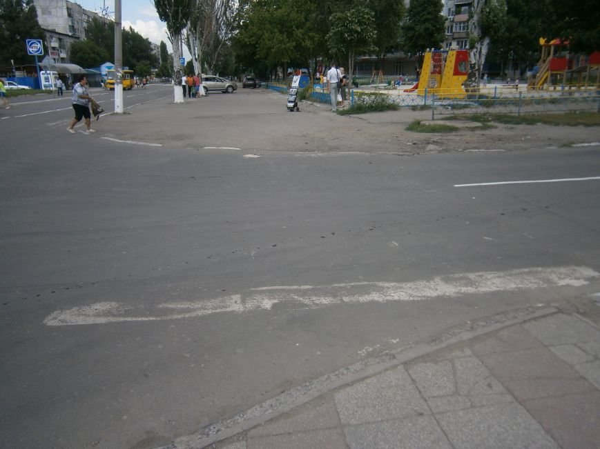 В Димитрове приступили к нанесению дорожной разметки (ФОТО) (фото)... В Димитрове приступили к нанесению дорожной разметки (ФОТО) (фото) - фото 4