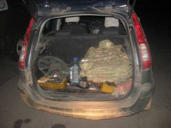 Боец добровольческого батальона пытался провезти через блокпост в П... Боец добровольческого батальона пытался провезти через блокпост в Павлограде арсенал оружия (фото) - фото 2