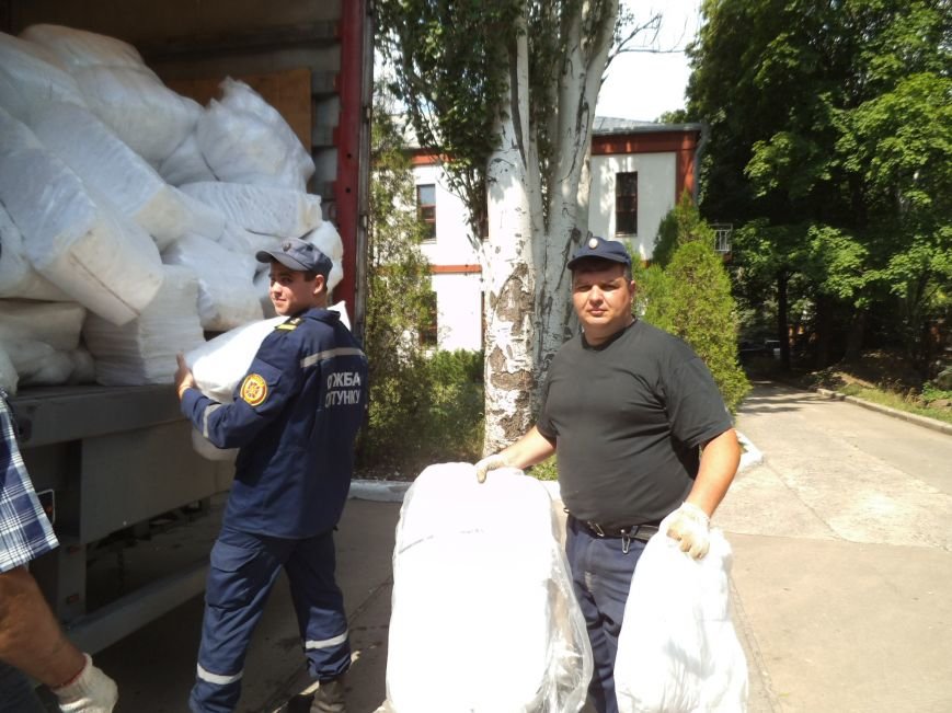 Накануне приезда главного спасателя в Краматорск прибыла гуманитарная помощь (фото) - фото 2 Накануне приезда главного спасателя в Краматорск прибыла гуманитарная помощь (фото) - фото 2