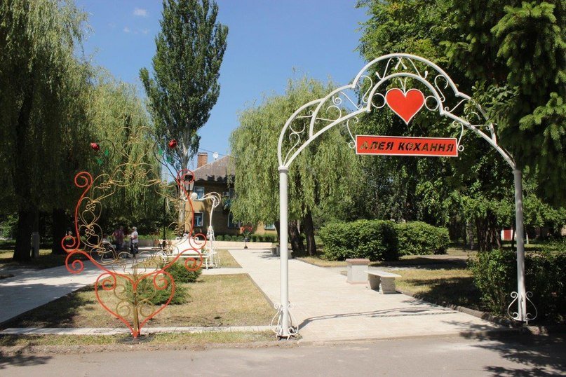 В Кривбассе по ночам вандалы палят лавочки под горисполкомом и ломают арки (ФОТО) (фото) - фото 2 В Кривбассе по ночам вандалы палят лавочки под горисполкомом и ломают арки (ФОТО) (фото) - фото 2
