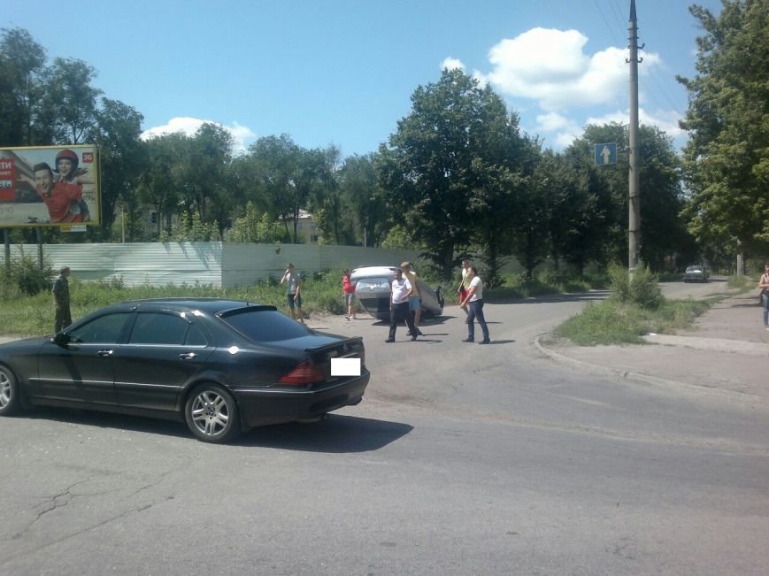 ДТП, удивившие жителей Днепродзержинска в эти выходные (фото) - фот... ДТП, удивившие жителей Днепродзержинска в эти выходные (фото) - фото 2