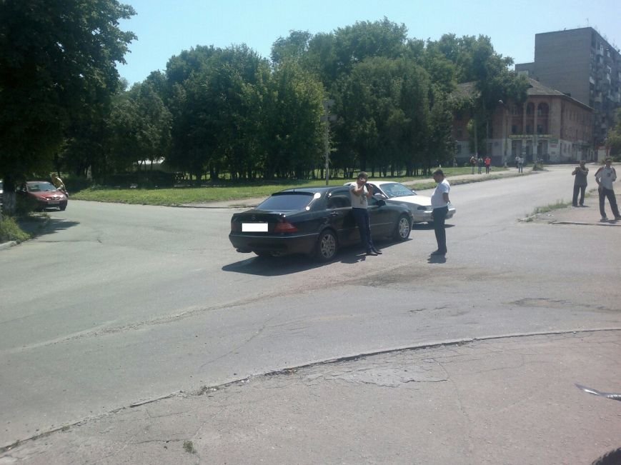 ДТП, удивившие жителей Днепродзержинска в эти выходные (фото) - фот... ДТП, удивившие жителей Днепродзержинска в эти выходные (фото) - фото 1