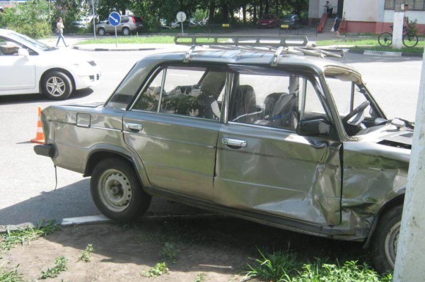 Под Белгородом мотоциклист разбился, врезавшись в опору ЛЭП (фото)... Под Белгородом мотоциклист разбился, врезавшись в опору ЛЭП (фото) - фото 3