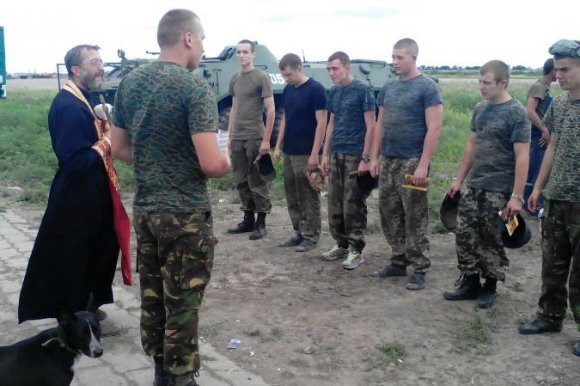 Священник Александрийской епархии совершил поездку в зону АТО. ФОТО... Священник Александрийской епархии совершил поездку в зону АТО. ФОТО (фото) - фото 1