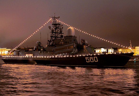 День ВМФ: парад кораблей, военный лагерь и киношоу (фото) - фото 1 День ВМФ: парад кораблей, военный лагерь и киношоу (фото) - фото 1