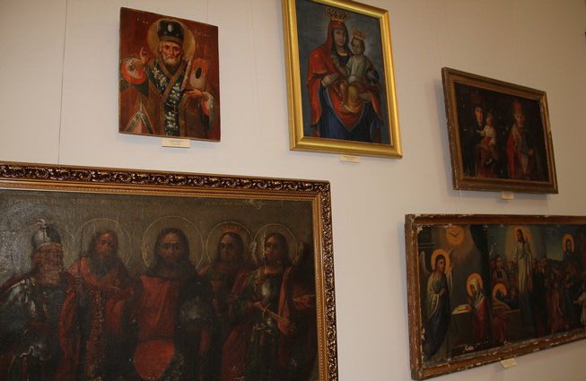 Хмельницький колекціонер представив унікальну виставку народного іконопису у Вінниці (ФОТО) (фото) - фото 3 Хмельницький колекціонер представив унікальну виставку народного іконопису у Вінниці (ФОТО) (фото) - фото 3