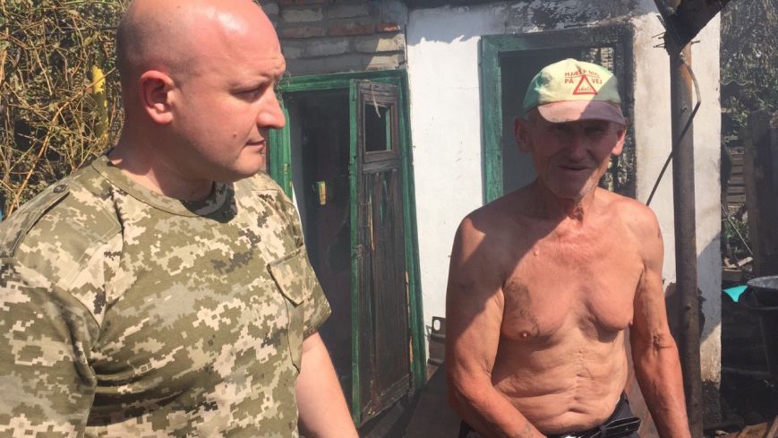 В Луганской области обстрелян поселок, находящийся за 10 км от лини... В Луганской области обстрелян поселок, находящийся за 10 км от линии разграничения - ранены двое, разрушено 6 домов (ФОТО) (фото) - фото 4