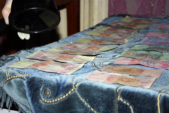 Правоохоронці Полтавщини викрили «казино» в орендованій квартирі. Ф... Правоохоронці Полтавщини викрили «казино» в орендованій квартирі. Фото (фото) - фото 2