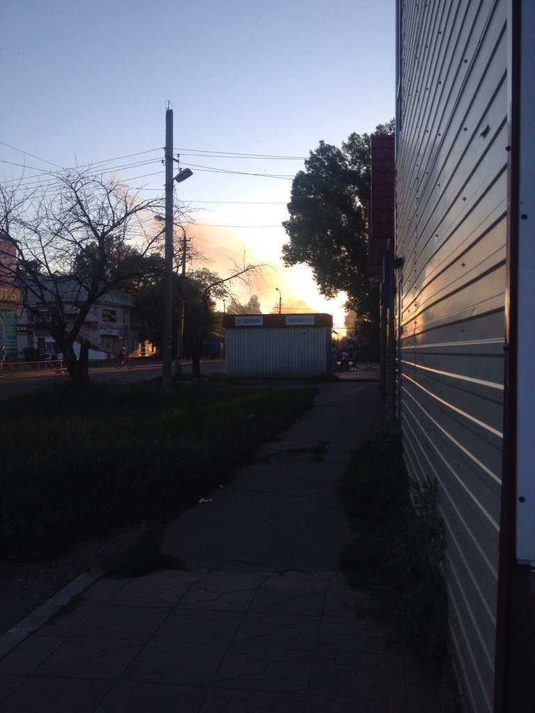 Пожар потревожил воскресный вечер в Красноармейске (фото) - фото 1 Пожар потревожил воскресный вечер в Красноармейске (фото) - фото 1